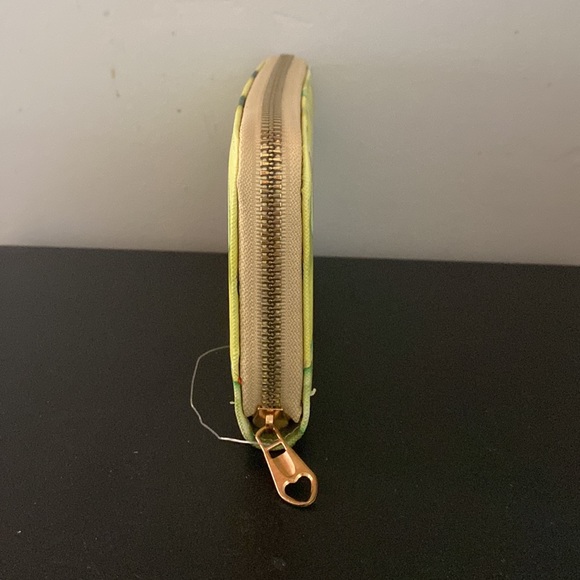 NWOT. Wallet avocado print - Picture 2 of 4